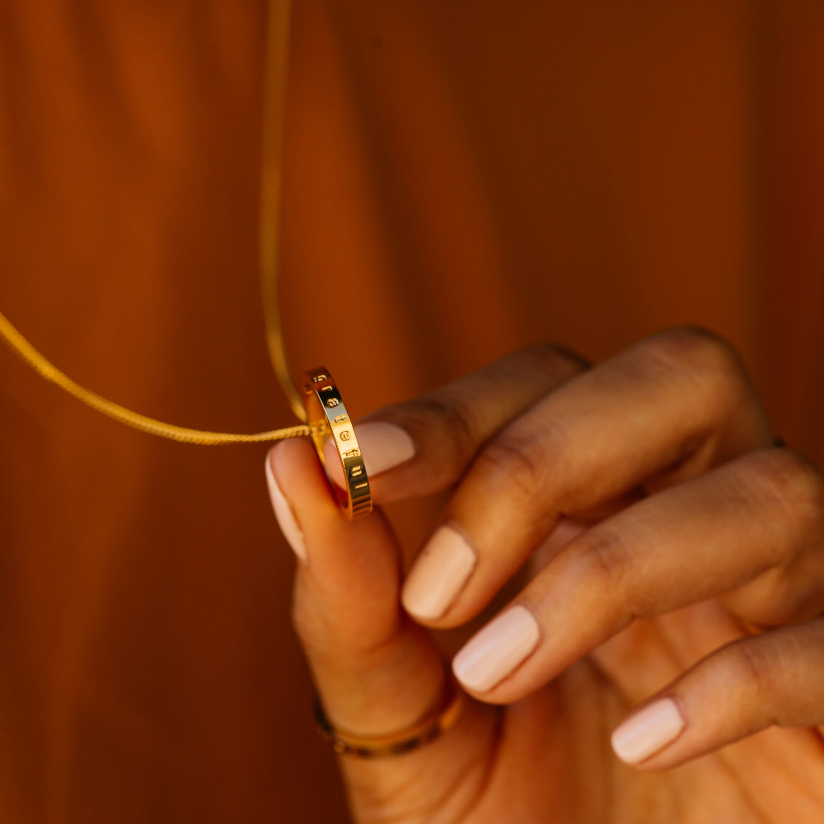 Breathe (shiny) fidget ring necklace - Image 6